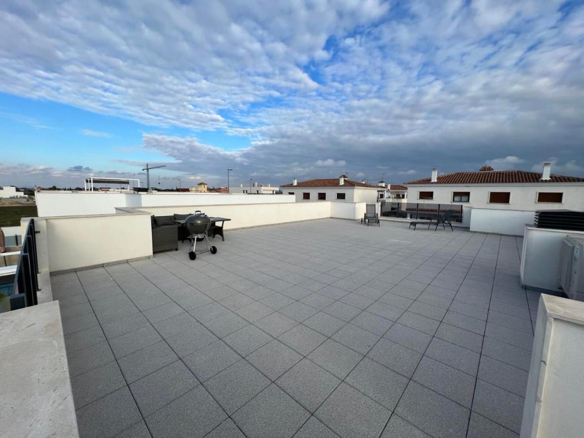New Villa With Rooftop Terrace And Pool Daya Nueva المظهر الخارجي الصورة